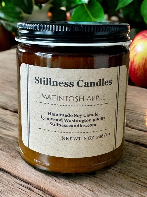 Macintosh Apple 8oz Candle made with Natural Soy Wax